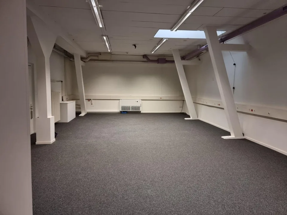 Salle d'env. 78 m2  à louer à Neuchâtel