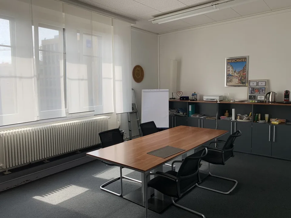 Bureau lumineux de 73 m² au centre-ville de Neuchâtel - Idéal pour activité administrative