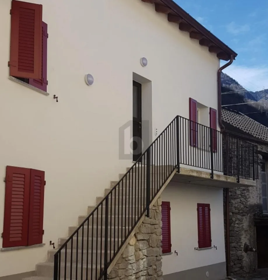 IN ZONA TRANQUILLA E BEN COLLEGATA
