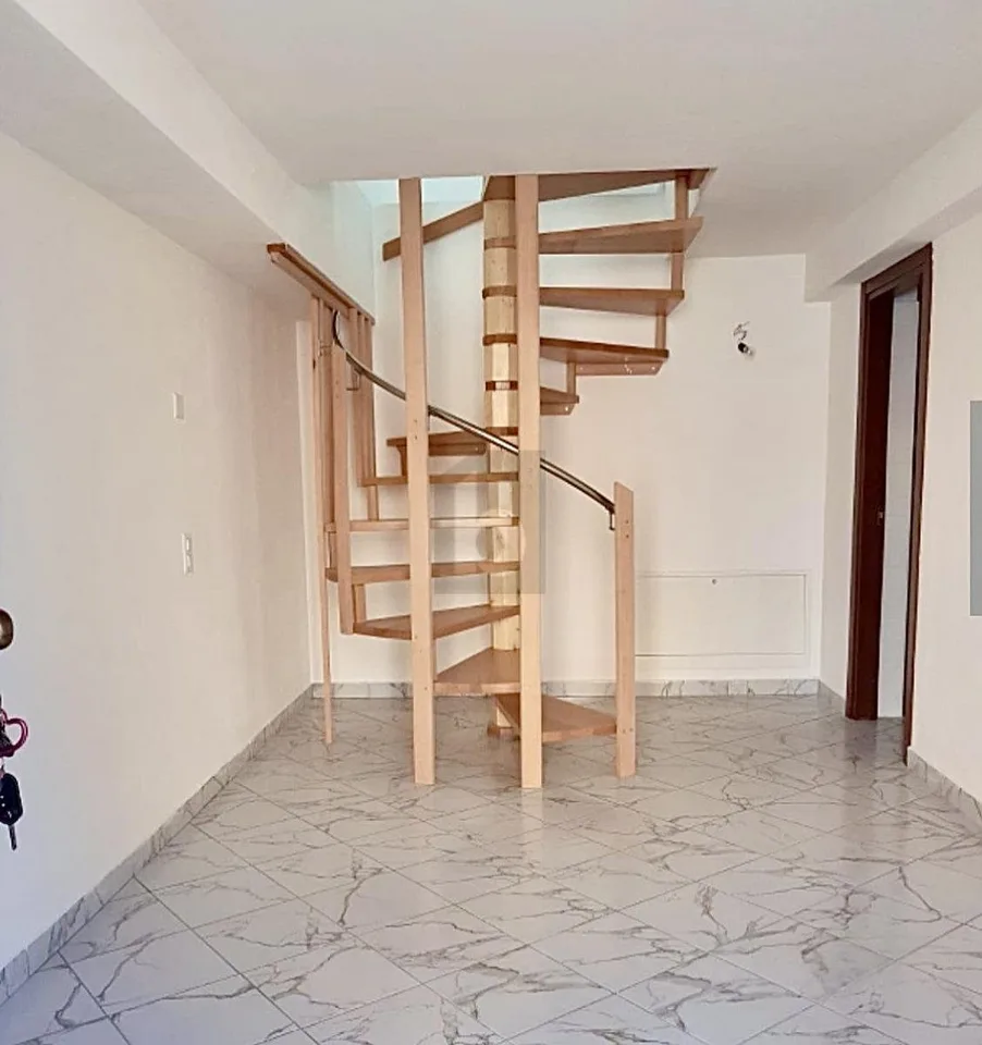 IN ZONA TRANQUILLA E BEN COLLEGATA