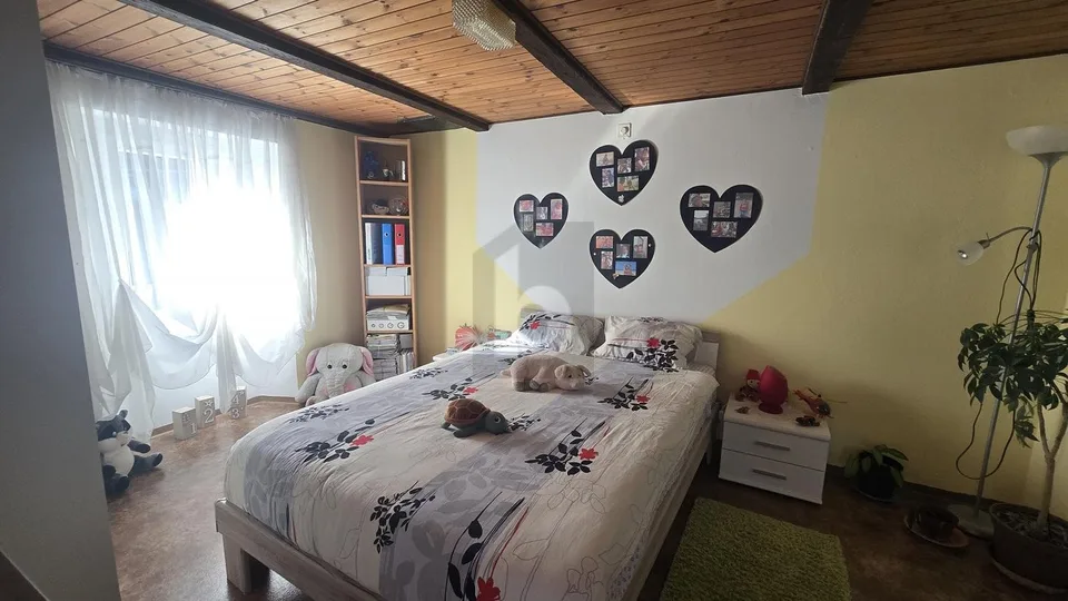 SPAZIOSA E SOLEGGIATA CON CON AMPIO TERRENO