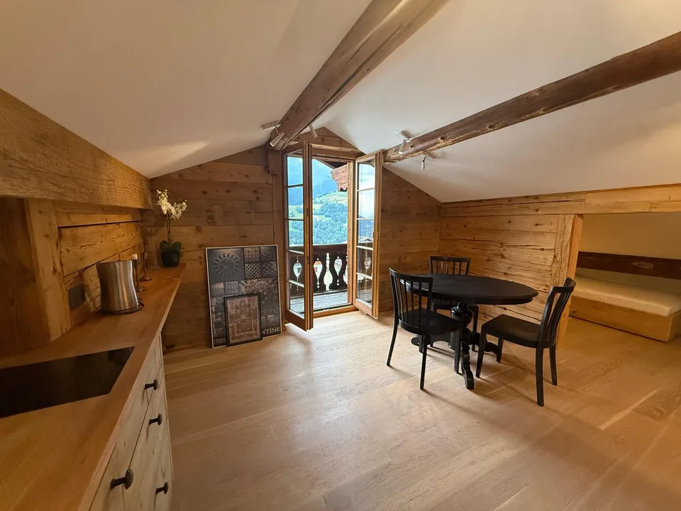 Stilvolle 2.5 Zimmerwohnung in Disentis Segnas, modern renoviert, gemütlich und möbliert