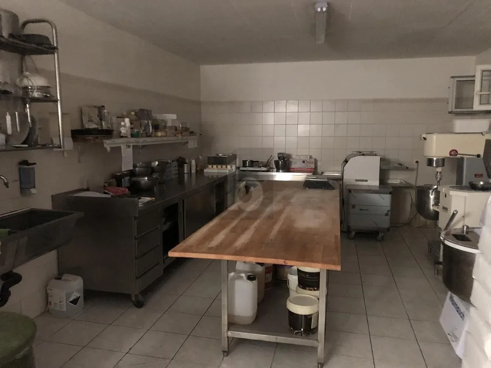 NEGOZIO IN POSIZIONE CENTRALE