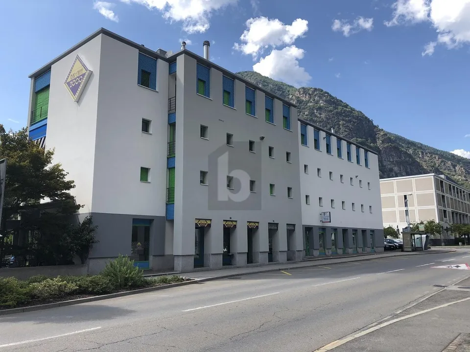 NEGOZIO IN POSIZIONE CENTRALE