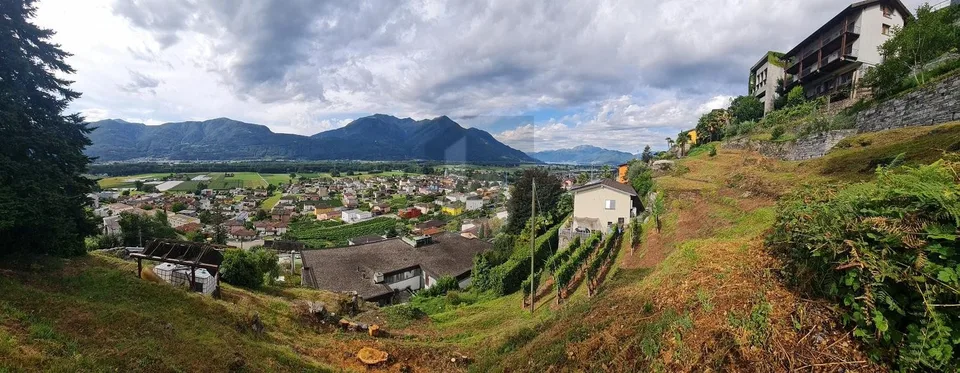 SOLEGGIATO E TRANQUILLO CON VISTA