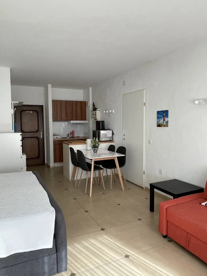 Studio am Lago Maggiore mit Privatstrand und Hallenbaf