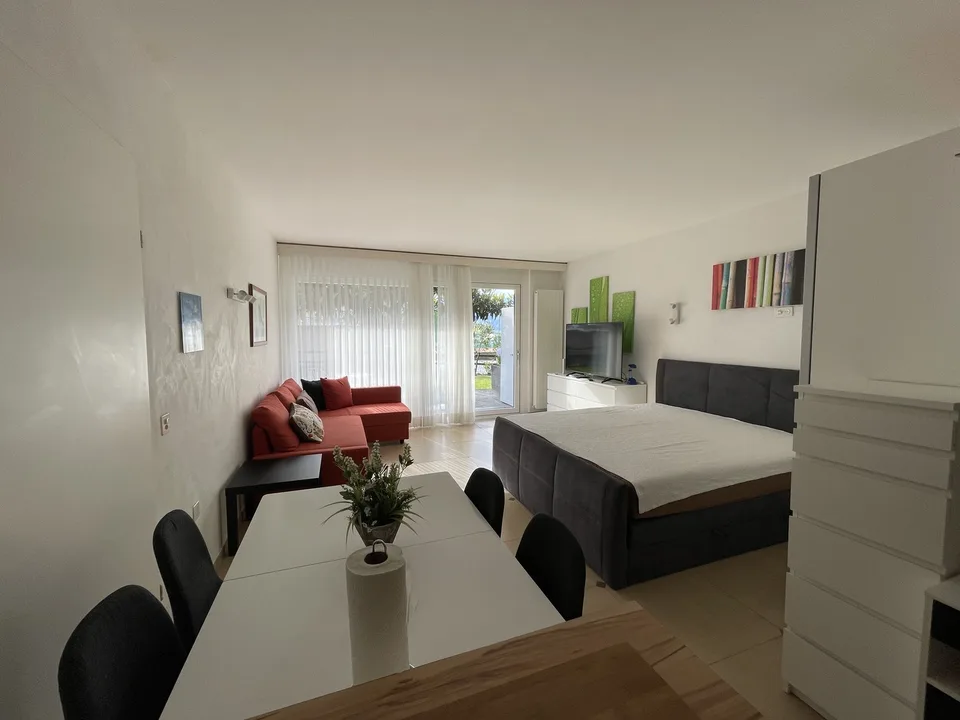 Studio am Lago Maggiore mit Privatstrand und Hallenbaf