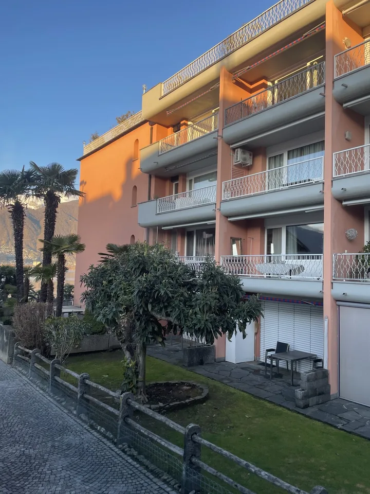 Studio am Lago Maggiore mit Privatstrand und Hallenbaf
