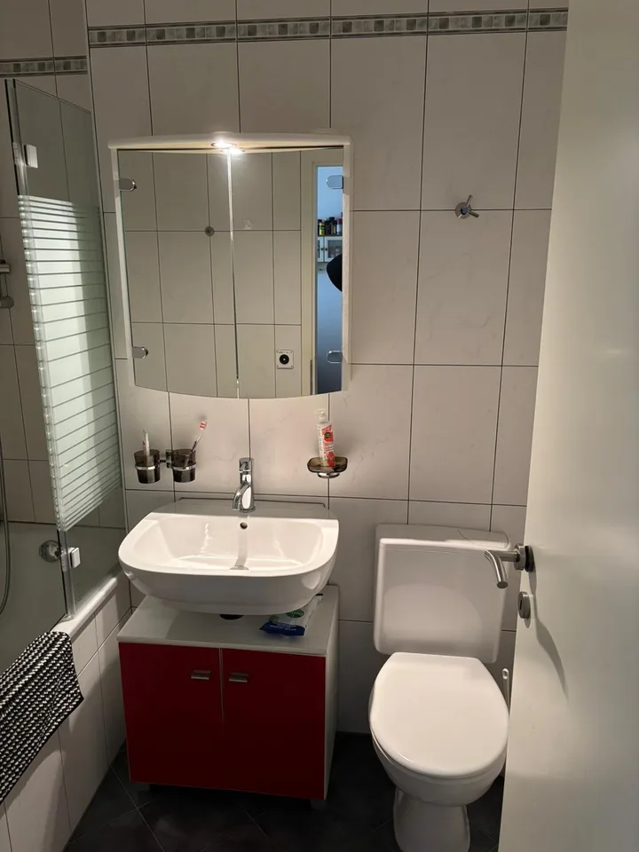 Studio am Lago Maggiore mit Privatstrand und Hallenbaf