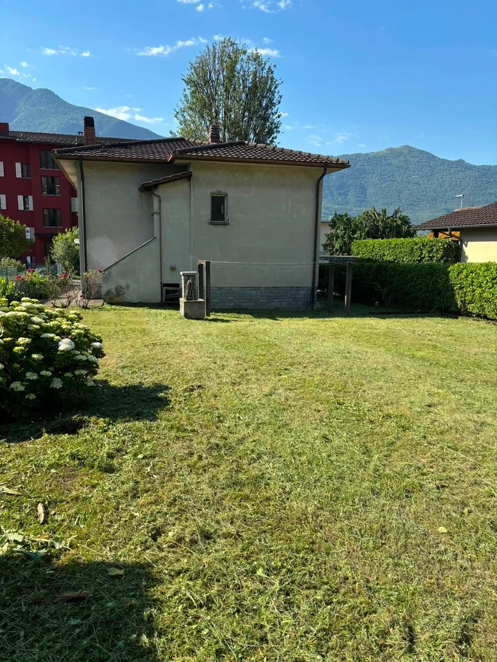 Accogliente casa indipendente con ampio giardino a Sementina