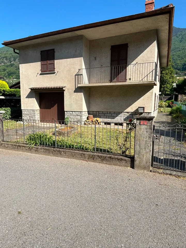 Accogliente casa indipendente con ampio giardino a Sementina