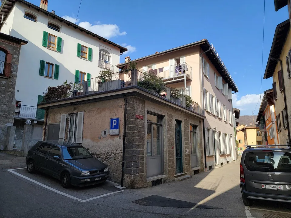 Il poliedrico 'Salone Piazza Grande' a Curio: Uno spazio pieno di possibilità/Der vielseitige 'Salone Piazza Grande' in Curio: Ein Raum voller Möglichkeiten