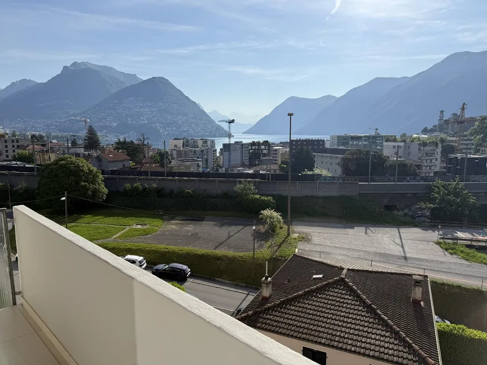 Stilvolle 3.5-Zimmer-Wohnung mit Panorama-Seesicht in Lugano