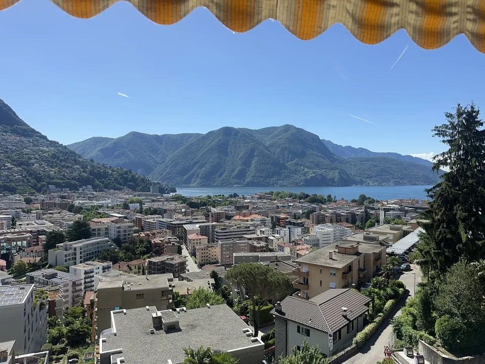 Luminoso monolocale con fantastica vista sul lago inammobiliato
