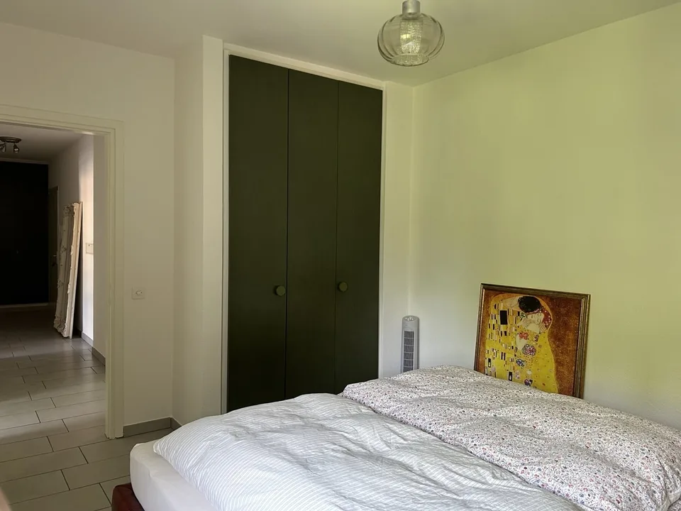 First occupancy after complete renovation – exclusive 2.5-room apartment with glazed winter garden, air conditioning and elevator, only 50 metres from Lake Lugano