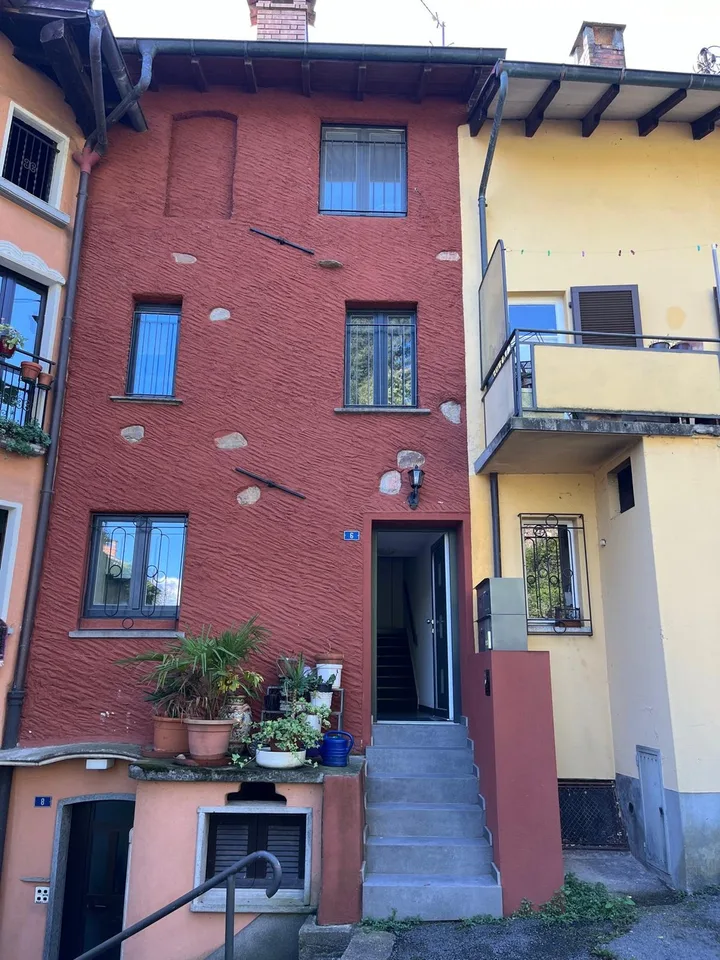 Renoviertes Studio in Ponte Tresa zu Verkaufen.