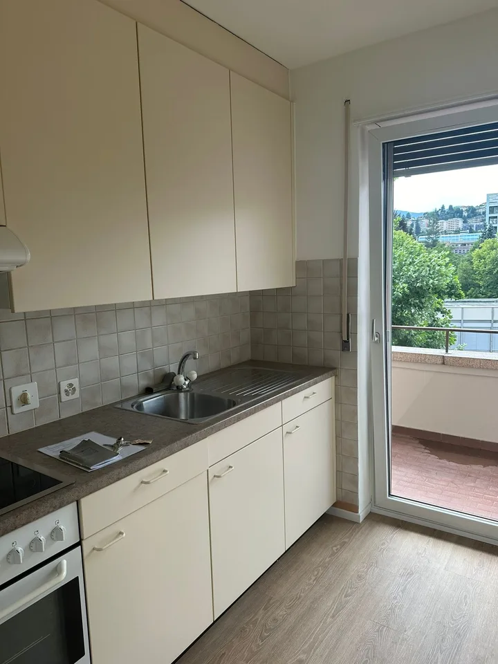 Bright and Spacious 2.5-Room Apartment