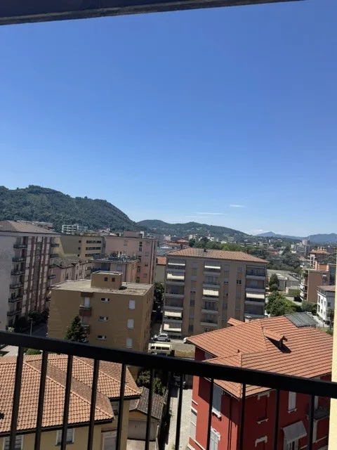 Appartamento di 3 locali in Via Emilio Bossi 54, Chiasso. ULTIMO PIANO PACE !