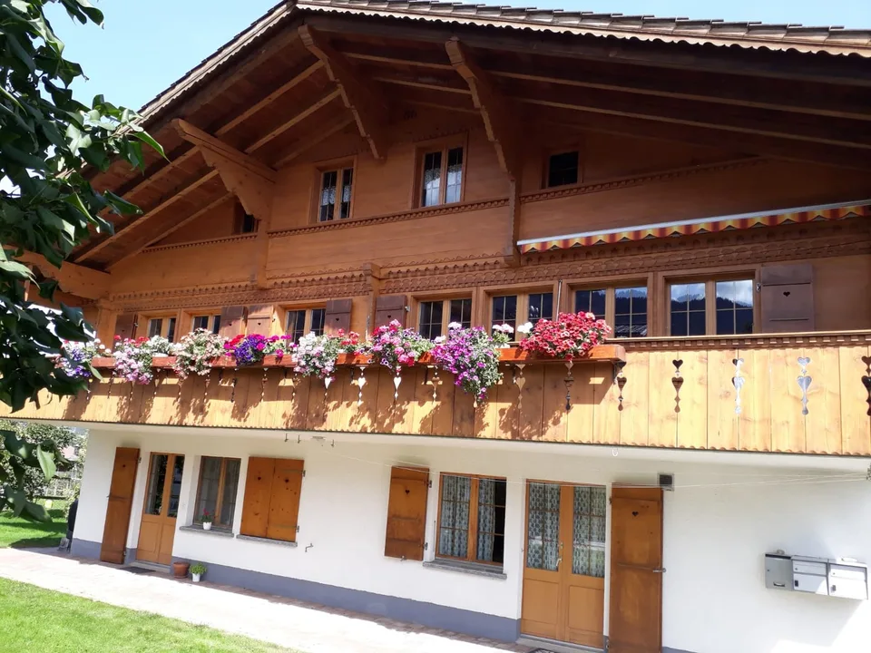 Charmantes Studio im Chaletstil – Wohnen in der Region Zweisimmen–Gstaad