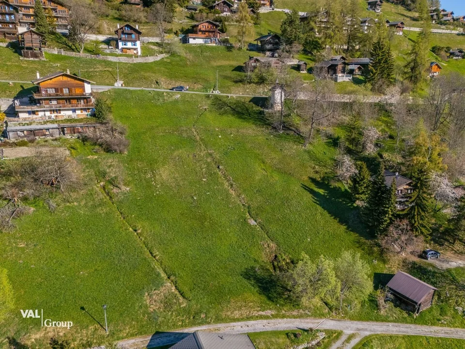 Superbe parcelle constructible à l'entrée de Grimentz, emplacement stratégique et potentiel exceptionnel