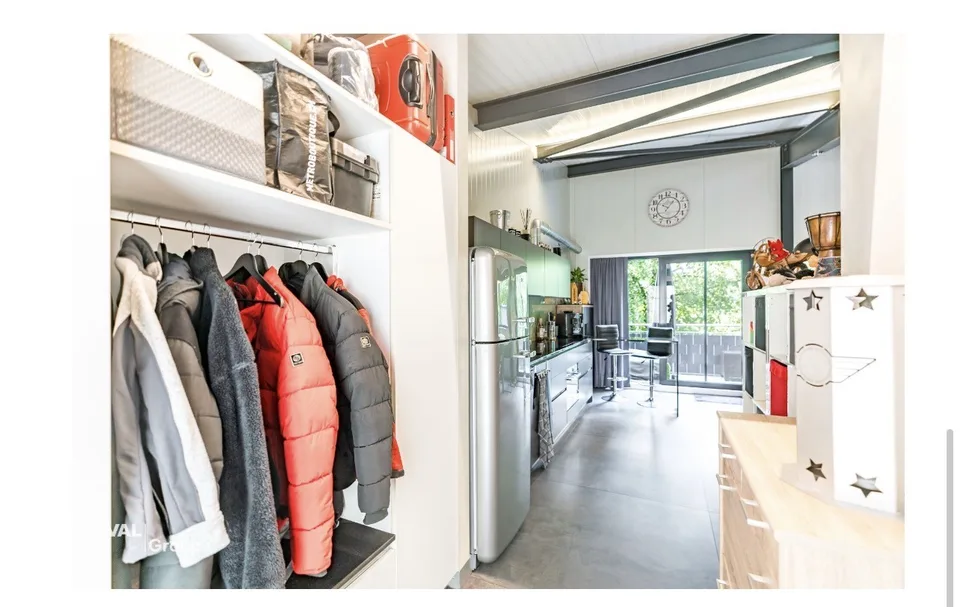 Moderne, komplett möbilierte 2.5-Zimmer-Wohnung