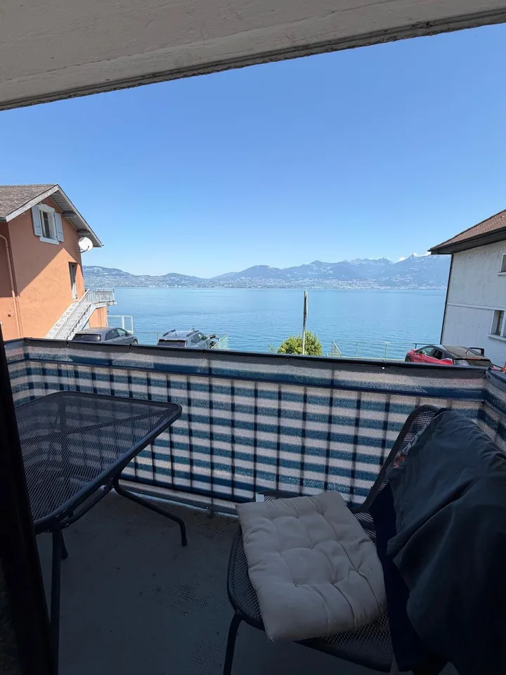 PROCHE DU LAC