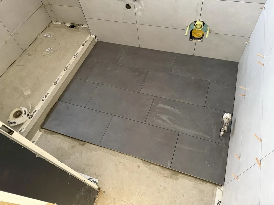 Studio in Thun. 200m bis zum See. 12 Minuten Gehweg zum Bahnhof. Komplett saniert.