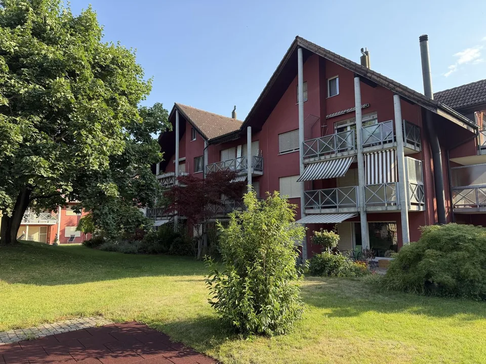 Studio in Thun. 200m bis zum See. 12 Minuten Gehweg zum Bahnhof. Komplett saniert.