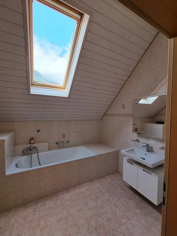 Zimmer in Einfamilienhaus im OG, Wallis, Ruhig & Zentral