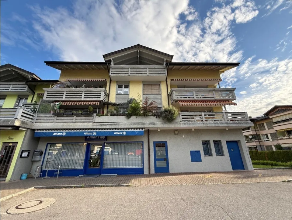 Attraktive Gewerbe-, Büro- oder Ladenfläche im Erdgeschoss (ca. 130m²)