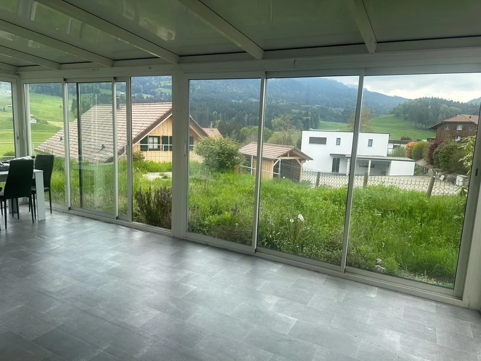 Grosszügiges 5.5-Zimmer-Einfamilienhaus mit Wintergarten und Garten