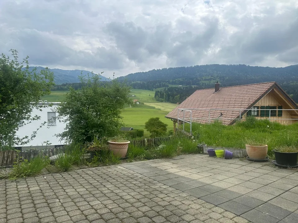 Grosszügiges 5.5-Zimmer-Einfamilienhaus mit Wintergarten und Garten