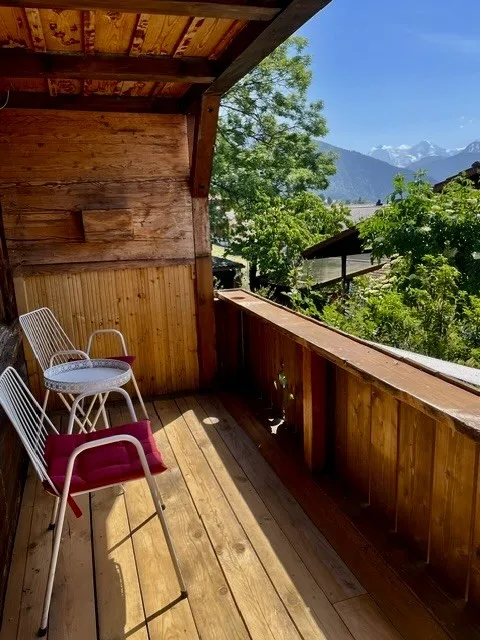 Schöne 2,5 Zi. Wohnung mit Berg- und Seesicht