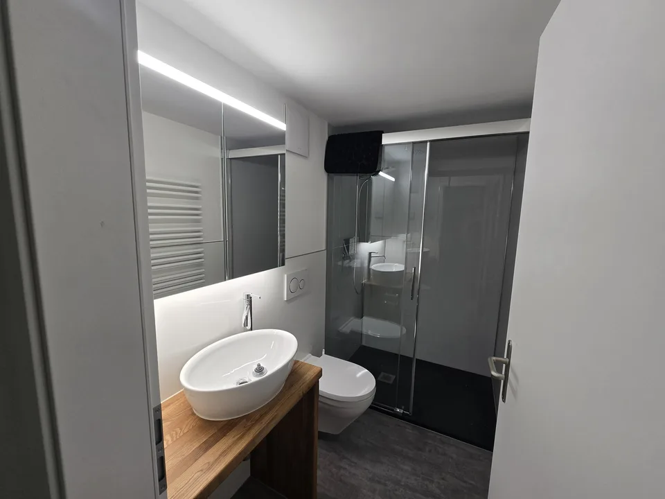 Moderne möblierte 2.5-Zimmer-Wohnung mit Klimaanlage & Gartennutzung