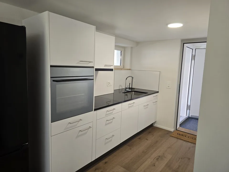 Moderne möblierte 2.5-Zimmer-Wohnung mit Klimaanlage & Gartennutzung