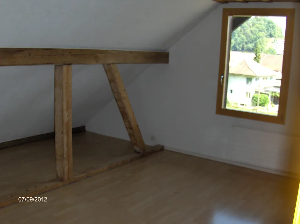 Grosszüge, ruhige und helle 4.5 - Zimmer - Wohnung zu vermieten