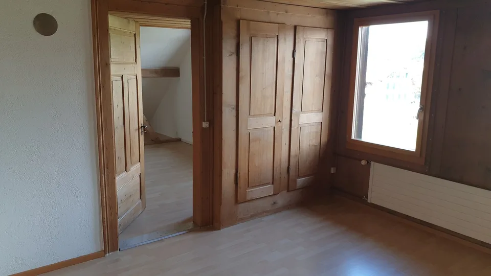 9 - Zimmer Zweifamilienhaus im Dorfzentrum