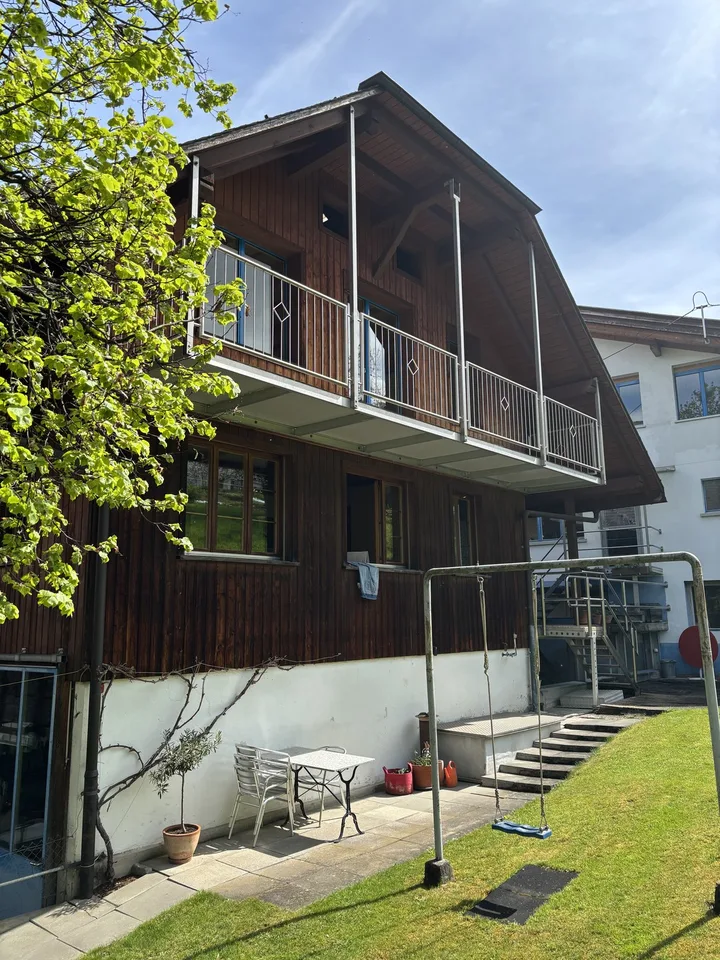 9 - Zimmer Zweifamilienhaus im Dorfzentrum