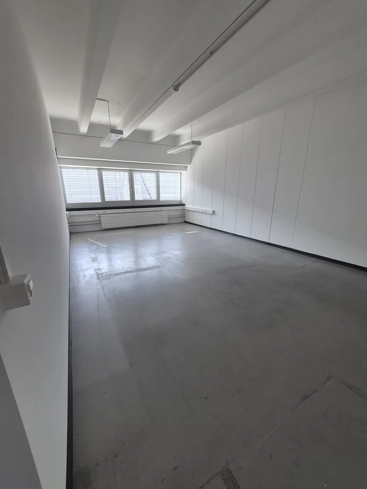 Bureaux lumineux et modulables/divisibles dans un emplacement central – proximité de l’autoroute