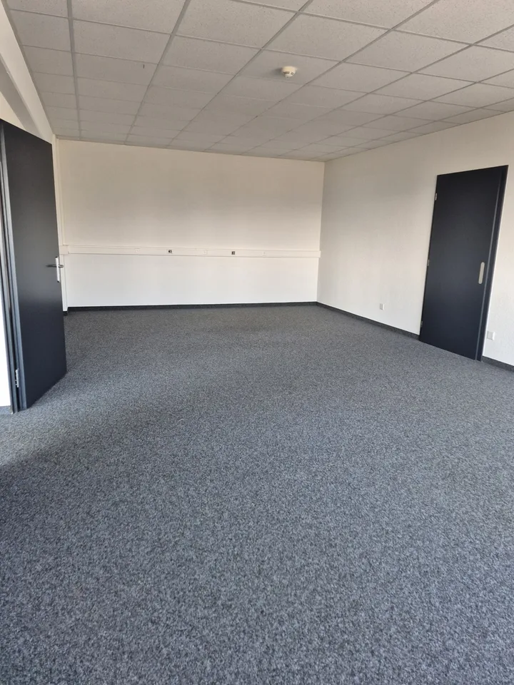 Bureaux lumineux et modulables/divisibles dans un emplacement central – proximité de l’autoroute