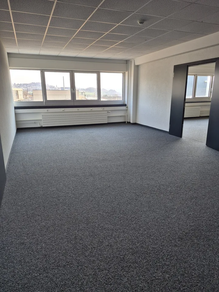 Bureaux lumineux et modulables/divisibles dans un emplacement central – proximité de l’autoroute