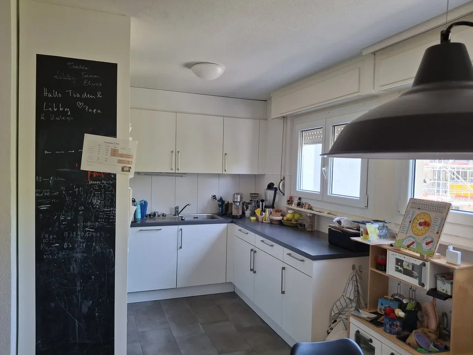 Lumineux et spacieux appartement de 5,5 pièces /  Helle, grosszügige 5.5-Zimmer-Wohnung