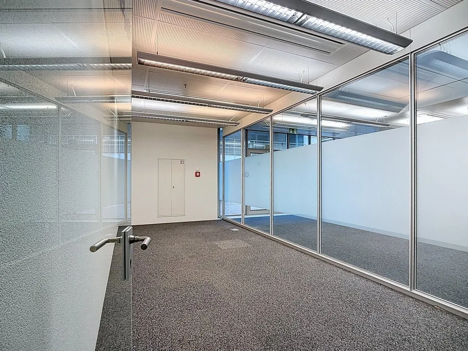 SURFACE COMMERCIALE DE 1450 M² ENV. AU REZ-DE-CHAUSSÉE