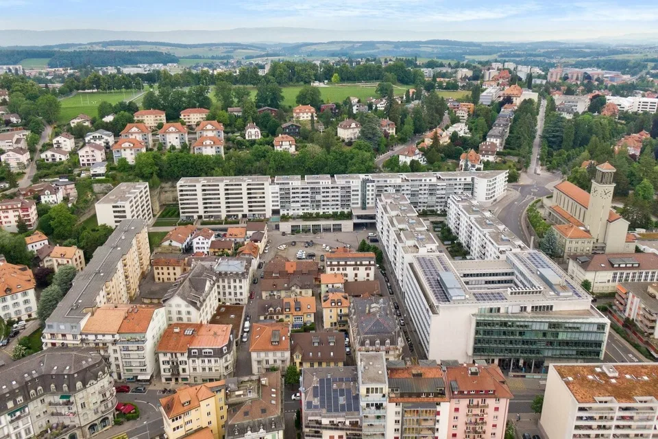SURFACE COMMERCIALE DE 1450 M² ENV. AU REZ-DE-CHAUSSÉE