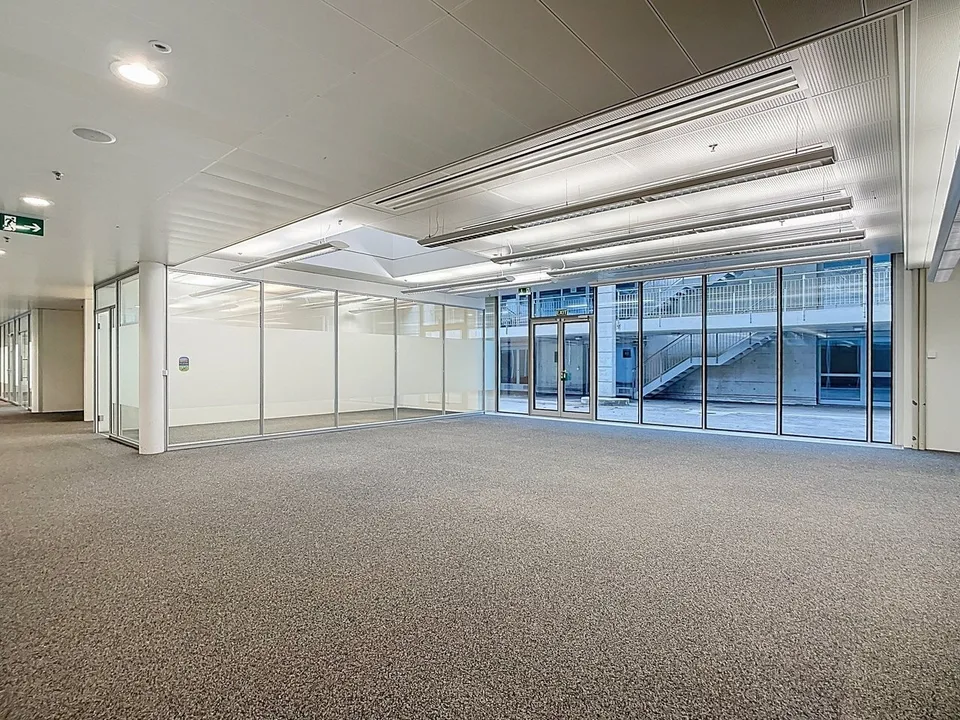 SURFACE COMMERCIALE DE 1450 M² ENV. AU REZ-DE-CHAUSSÉE