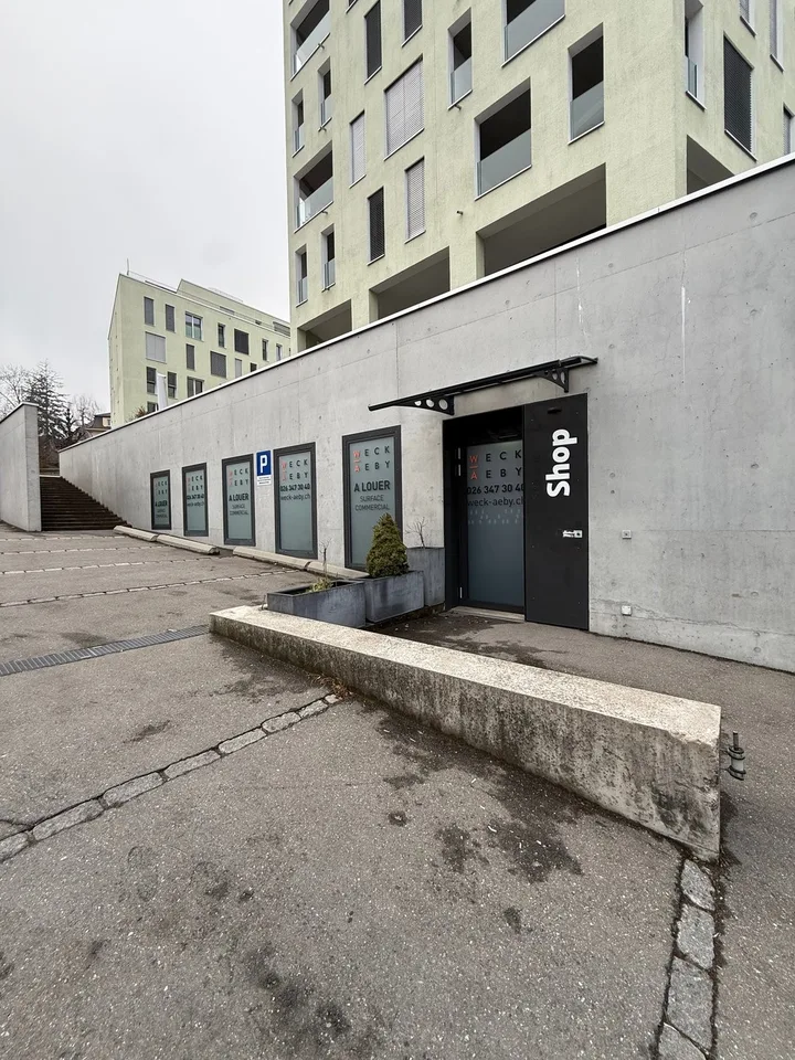 Surface commerciale d'env. 247 m2 à Fribourg