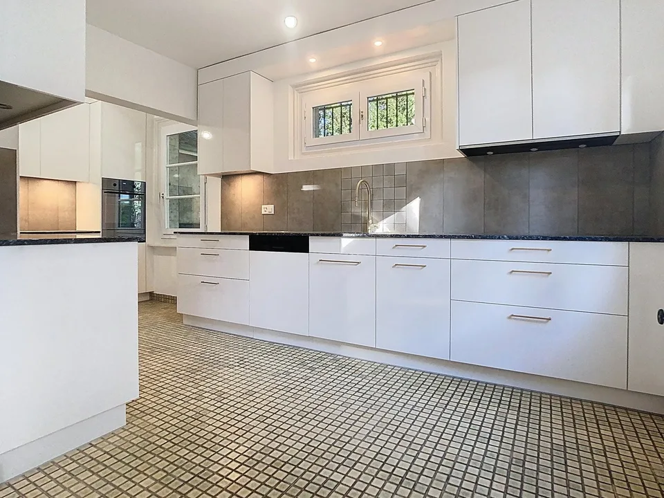 UN BEL APPARTEMENT DE STANDING DANS UN IMMEUBLE DE 3 LOGEMENTS