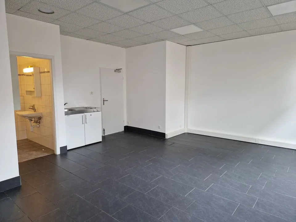belle surface avec grande vitrine - climatisée