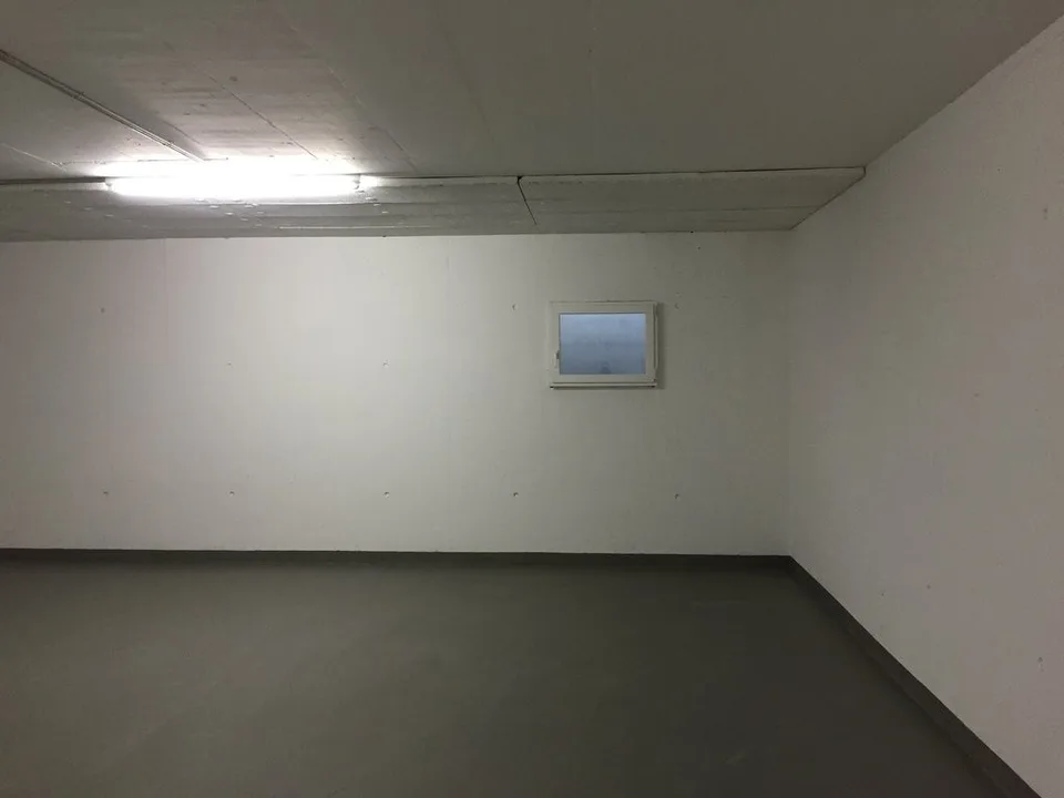 SURFACE COMMERCIALE - DÉPÔT