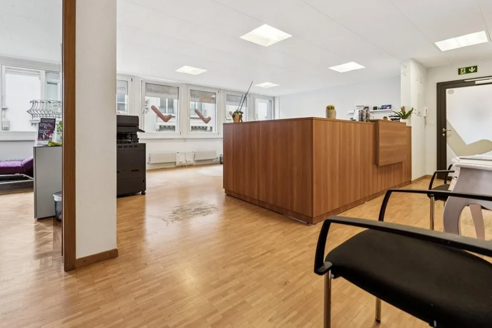 A louer - Bureau de 105 m² en plein centre-ville – photo 6 sur 11